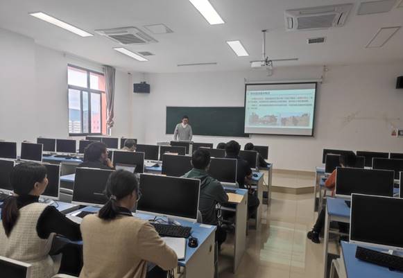 说明: \\2012-20160518dr\公司办公室2017—2020\会议照片和资料\2023年照片\2023.10.19 TapTap2023年教师成长发展互助平台培训\IMG_20231019_140203.jpg